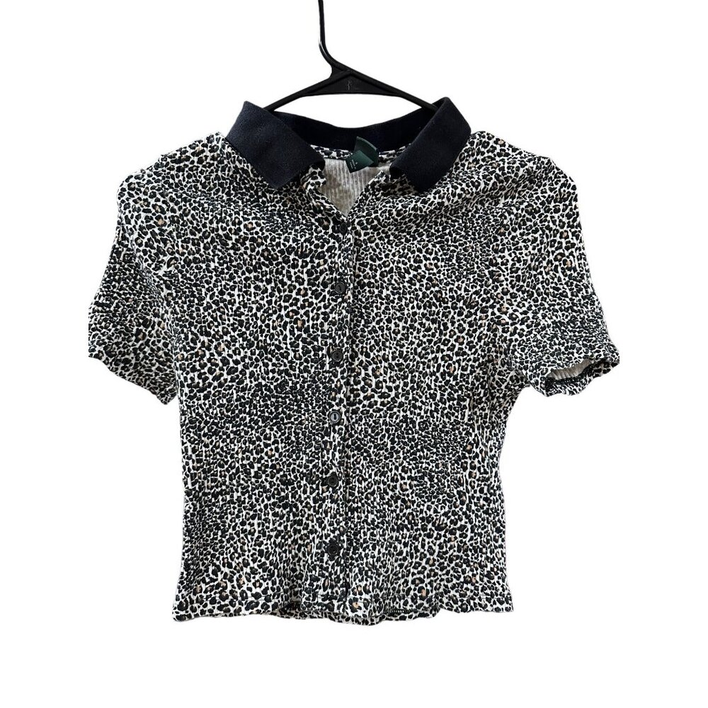 Animal Print Crop Short Sleeve Collared Shirt with Button Up Front sz S